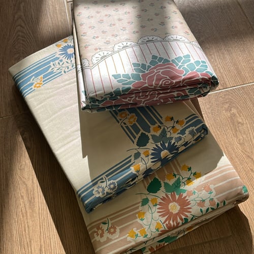 مفرش طاولة صناعة امريكية اصدار عتيق