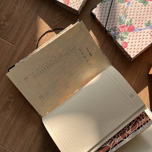 ملف يحتوي على دفاتر مقسّمه