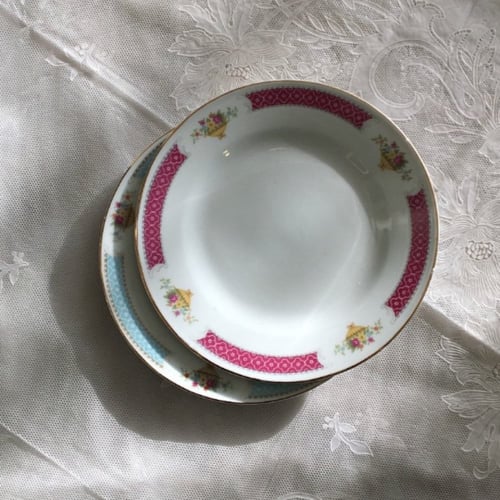 Porcelain plate صحن عتيق بتوريد جميل