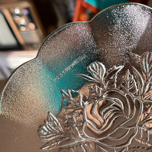 صحن زجاجي ، فنتج أنيق