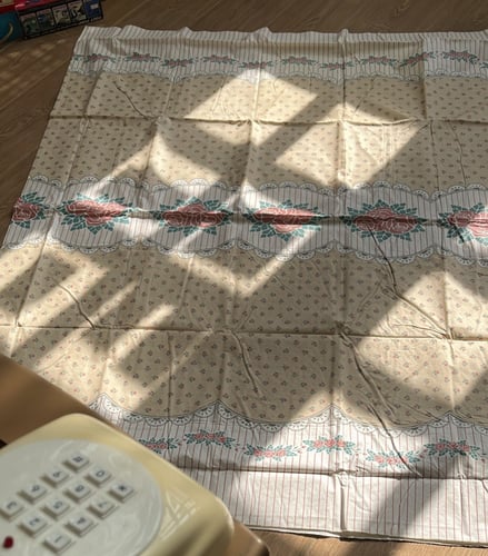 مفرش طاولة صناعة امريكية اصدار عتيق