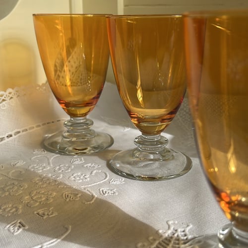 قلاص فنتج لون العنبر