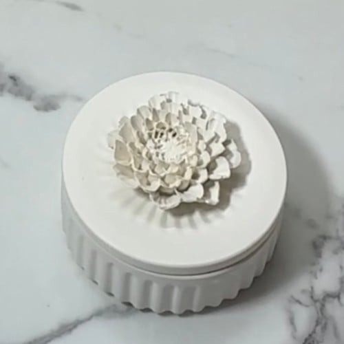 شمعة داخل علبة خرسانيه فاخرة ( شمع صويا جودة ممتاز...