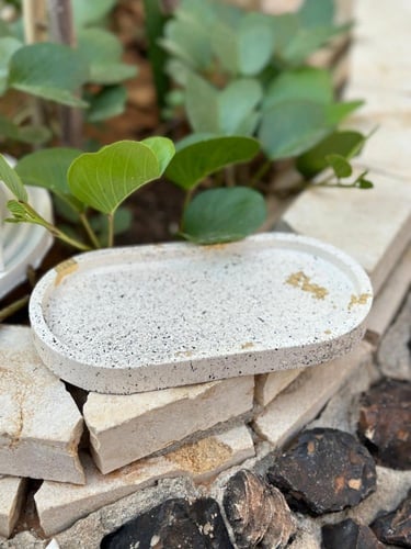 صحن بيضاوي حجم كبير