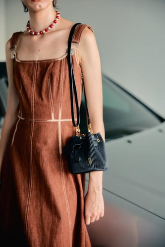 حقيبة دلو/ براند رييبلت