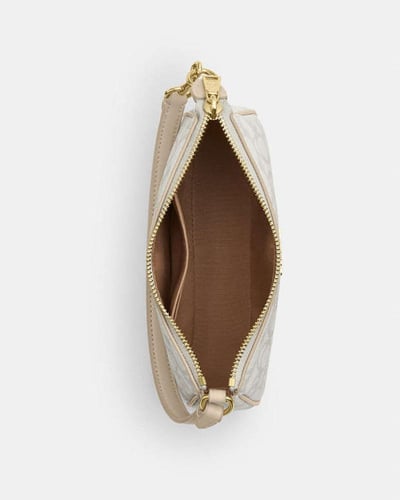 نوليتا 19 من الجلد المميز