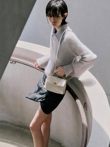 حقيبة كروس بودي صغيرة بمقبض سلسلة من كيري - كريمي