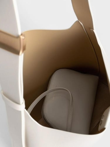 حقيبة إيدنا توت - كريمي / براند تشارلز اند كيث