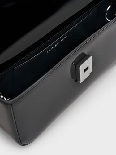 حقيبة كتف بمقبض سلسلة لامعة - لون أسود