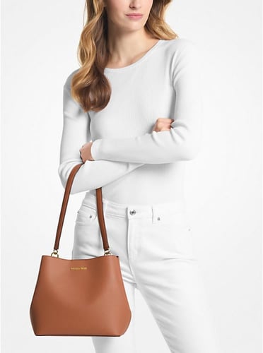 حقيبة كتف متوسطة الحجم من برات