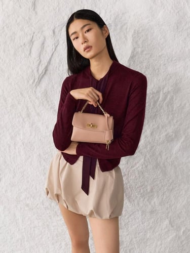 حقيبة كروس بودي صغيرة بمقبض سلسلة من كيري - وردي ف...