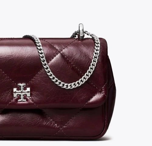 حقيبة كيرا الصغيرة ذات الغطاء القلاب والمزينة بنقو...