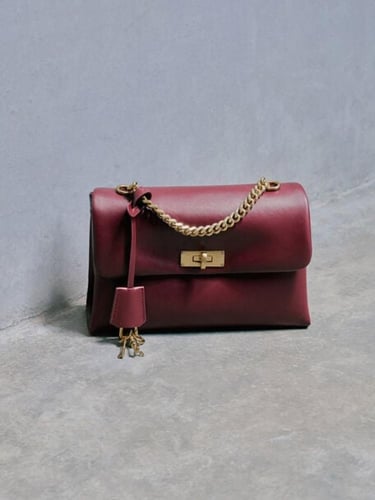 حقيبة كيري كروس بودي بمقبض سلسلة - لون التوت والبر...