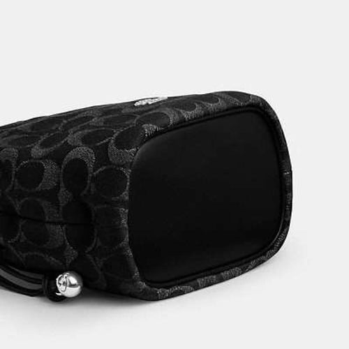 حقيبة فاي الصغيرة برباط / براند كوتش