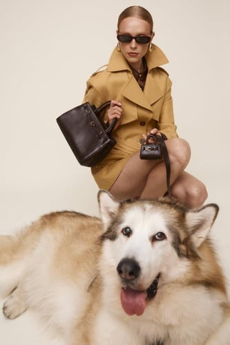 حقيبة كتب جلدية بلون الشوكولاتة 25