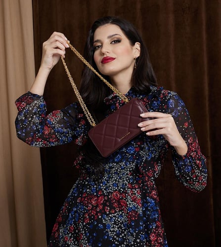 حقيبة طويلة مبطنة بمقبض سلسلة من بافوتو - عنابي تش...