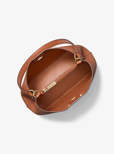 حقيبة كتف متوسطة الحجم من برات