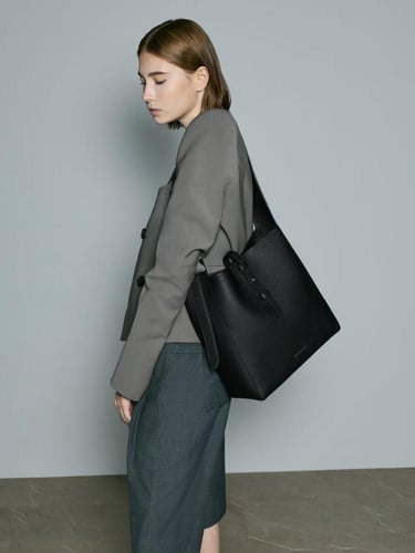 حقيبة هوبو بيريل / براند تشارلز اند كيث