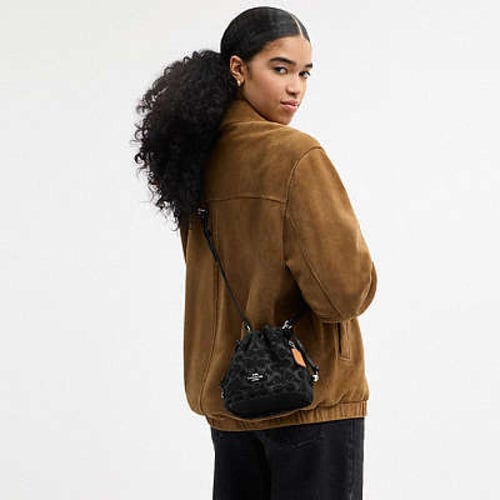 حقيبة فاي الصغيرة برباط / براند كوتش