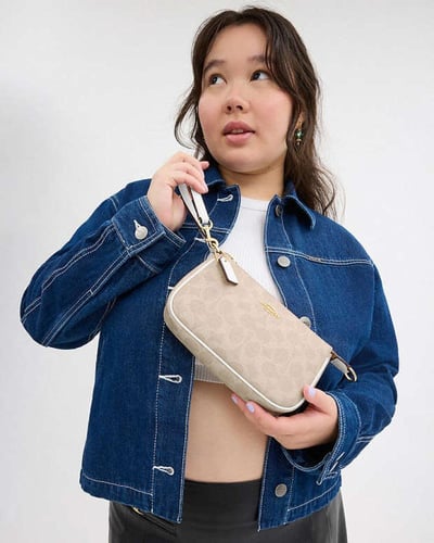 حقيبة نوليتا 19 في قماش التوقيع