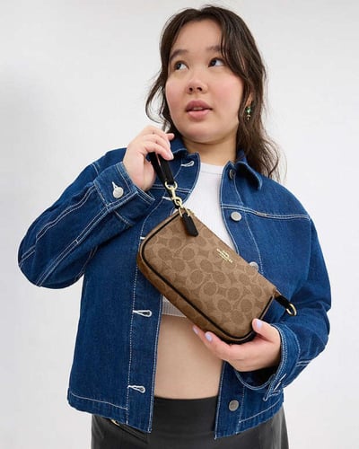 حقيبة نوليتا 19 في قماش التوقيع