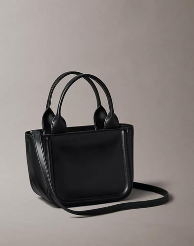 حقيبة توت صغيرة / براند كالفن كلاين