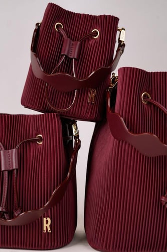 دلو مانغوستين صغير