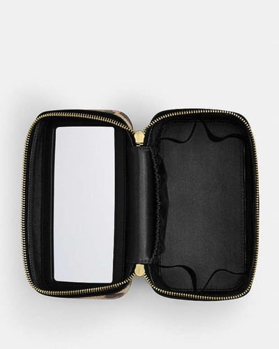 حقيبة مستحضرات التجميل/ براند كوتش