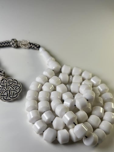 مسباح بكلايت شبيه فضة طرابزونية - ابيض برميلي