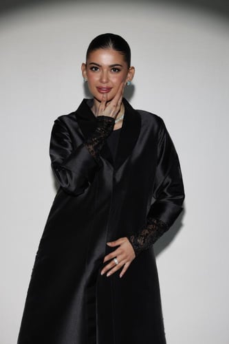 عباية تفته اسود بتطريز يدوي كامل من الخلف و الاكما...