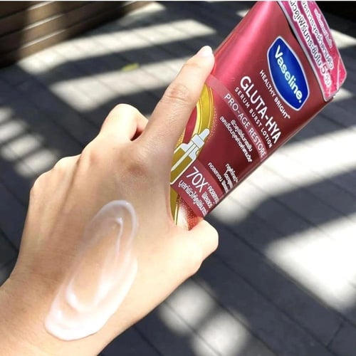 فازلين جلوتا هيا لوشن - استعادة الشيخوخة (300 مل)