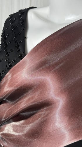 فستان أسود طويل كريب بكم لف وكم تل