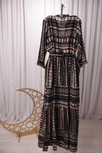 جلابية كلوش قطن اسود نقشات متعددة الألوان