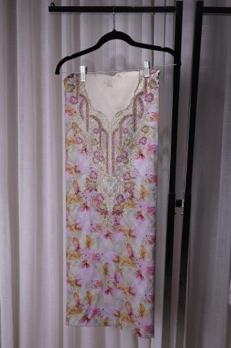 مخور قطن بتطريز أشكال هندسية وورود وأكمام مطرزة