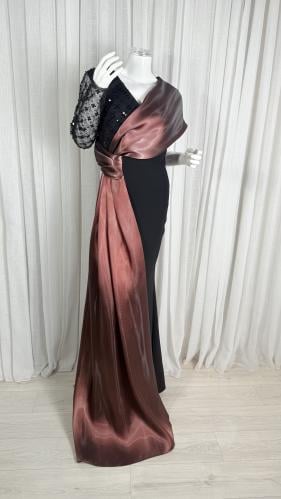 فستان أسود طويل كريب بكم لف وكم تل