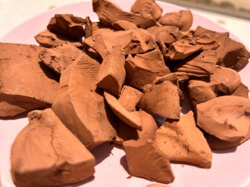 طين مطر احمر