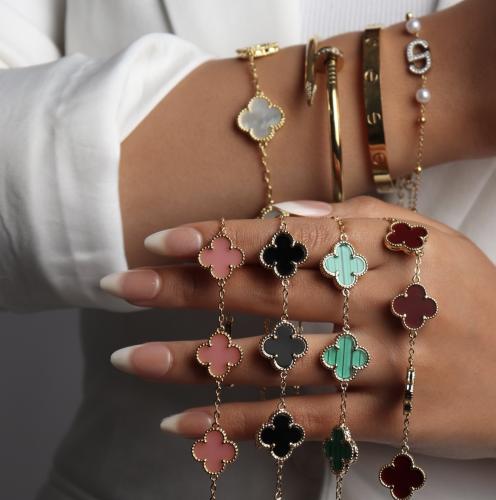 أساور فان كليف خمس وردات