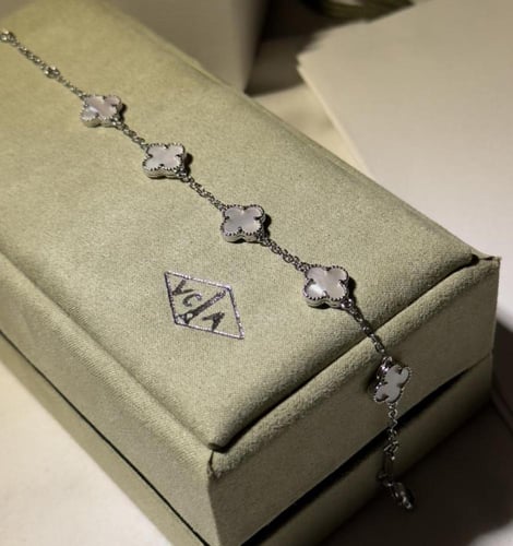 اسوارة فان كليف ميني ذهبي او فضي