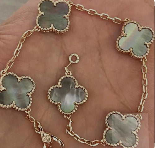 أساور فان كليف خمس وردات