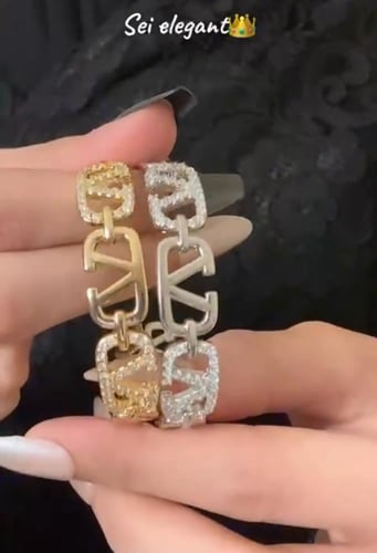 أسوارة فالنتينو بتصميم فاخر مع خاتم