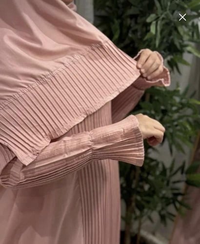 طقم الورد المنثوره من شمس