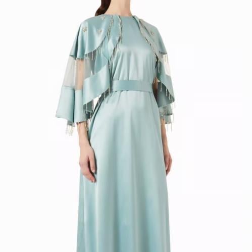 فستان مزين بالخرز