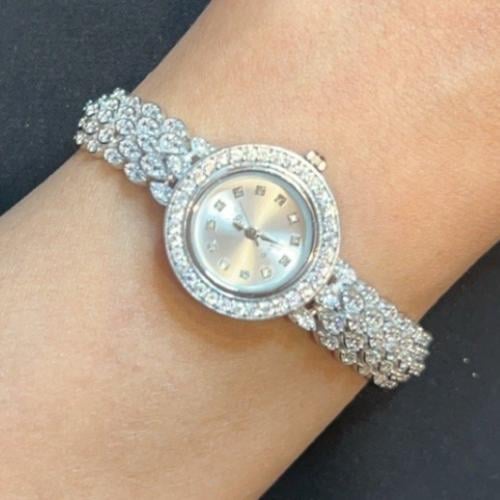 ساعة فضة نسائية