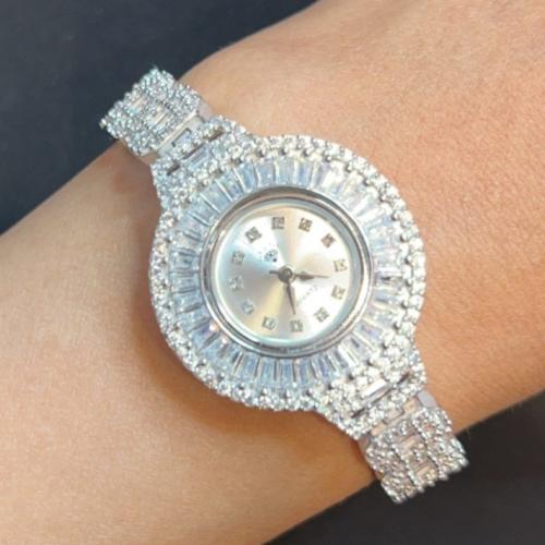 ساعة فضه نسائيه