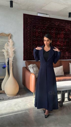 بليزر كحلي مزين بكريستال