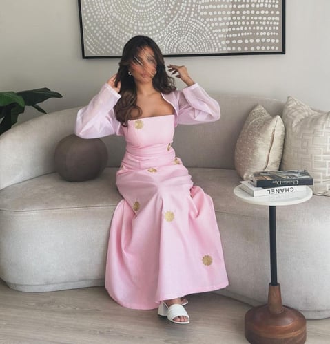 فستان كتان مطرز