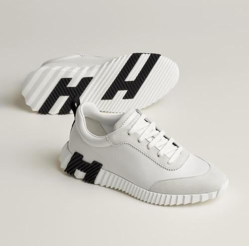 سنكرز ايرميز جلد لون ايفوري بشعار أسود