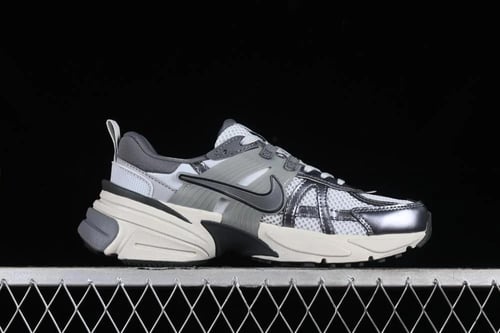 Nike V2K Run "Pure Platinum/Wolf Grey" sneakers Ma...