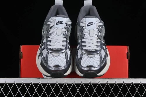 Nike V2K Run "Pure Platinum/Wolf Grey" sneakers Ma...