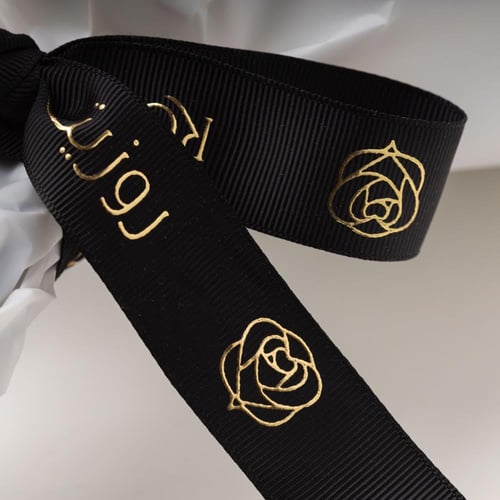 باقة الجوري الدافئة مع بيتي فور مشكل من باب شرقي